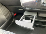 とても使いやすい位置にドリンクホルダーを設置しております!