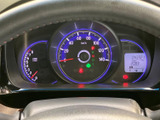 視認性の高いメーター類が、運転に必要な情報を分かりやすく表示。速度や回転数などを一目で確認でき、安全運転をサポートします。夜間も読みやすい設計です。