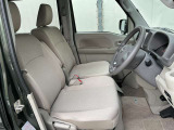 運転席まわりです。実際に座ってみて、乗り心地を体験してみてください。