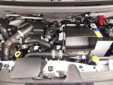 【エンジンルーム】・・・内外装だけでなくこちらもクリーニング済み。 納車までにもう1度しっかり点検いたしますので、安心してお乗りいただけると思います。