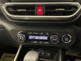 オートエアコン♪お好みの温度に設定するだけで車内を快適空間にしてくれますよ♪