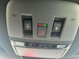 緊急時や危険を感じた時、SOSコールスイッチを押すと専門のオペレーターに繋がり警察や消防への連携をサポート。事故発生時には、エアバック展開時と連動して自動通報します。