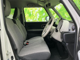 座り心地の良いシートが、長距離運転の疲れを軽減します。広々とした室内空間で、快適なドライブをお楽しみいただけます。