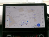DCM(専用通信機)を装備したコネクティッドナビです。なお無償でのご利用期間は限定(令和9年10月まで)されています。詳しくは営業スタッフにお問い合わせください。