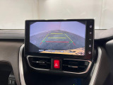 バックカメラ付きで後方の確認がしやすく、駐車が苦手な方でも安心して操作できます。毎日の使い勝手がぐっと良くなりますね。