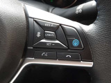 プロパイロットは高速道路の運転で、アクセル、ブレーキ、ハンドルの操作をクルマがアシスト。ドライバーの負担を軽減します。