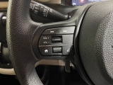ステアリングにオーディオ操作スイッチが付いています。オーディオ画面に直接タッチしなくても操作が出来ますので、運転に集中できます。