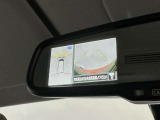 ルームミラーにクリヤーなカメラ映像で後方視界サポート!車両周囲安全確認にも役立つ、アラウンドビューモニター映像 スマート・ルームミラー装備!
