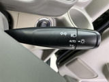 操作しやすい位置に配置されたウインカーレバー。スムーズな操作で、安全な車線変更をサポートします。