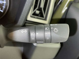 【オートライト】車外の明るさに応じて自動的にライトの点灯・消灯をしてくれます