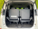 普段のお買い物や通勤、送迎等に十分な荷室スペースを確保しております。セカンドシートを倒すと、大きな荷物の積載も可能です♪