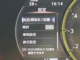 【カラーヘッドアップディスプレイ】現在の速度や走行情報をデジタル表示で運転席前方のガラスに投影!カラー付きで視認性も高く、運転中目線をずらさず必要な情報を確認できるのでとっても便利で安心!