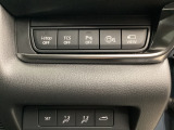 各種機能の切替スイッチは運転席パネル下に集約されています。任意で切り替え可能なため状況に合わせてお使いください。