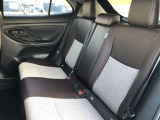 【後部座席】も当然、綺麗・清潔に仕上げております。内装の綺麗なお車は気持ちが良いですし、コンディションのいい車が多いです。オススメの1台です。