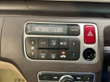【オートエアコン】外気温や日差しに合わせて、賢く空調をコントロール。設定した温度をキープし続けてくれるから、運転に集中することができます。