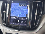 ナビ画面のままディスプレイの下のボタンを押しますと、地図の下部に無線接続したスマートフォンや再生するオーディオの情報が表示されます