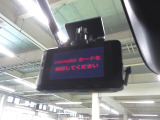 別途SDカードが必要です。