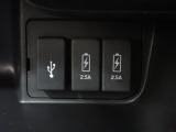 【USBポート】USBポートも装備されています、スマートフォンの充電やオーディオに連携も可能です、今や欠かせない装備の一つです!