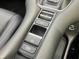 運転に必要な情報を分かりやすく表示し、洗練された空間を演出するメーターパネルです。