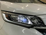 【LEDヘッドライト】大光量で夜道や雨の日の安心感を高めるLEDヘッドライト。周囲の明るさに応じて自動点灯・消灯/ライトの消し忘れも防げるオートライトコントロール付!
