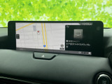鮮明な高画質ディスプレイで、目的地までの道案内をサポート。渋滞情報も確認しやすく、スムーズな移動を実現します。