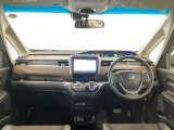 【前方視界】開放的な前方視界!運転がしやすく疲れにくいです♪窓が大きく、見通しがとっても良いおクルマですよ♪