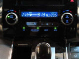 左右独立温度コントロールフルオートエアコンです。運転席、助手席それぞれで独立して温度設定ができます。冷え性の方が乗っても安心ですね♪