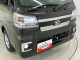 ヘッドライトには目立つくすみも無くクリアに仕上がっております。ポリッシャーでのみがきの工程を取り、ツヤのあるキレイな状態へ。