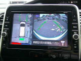 【アラウンドビューモニター】空から見下ろした映像がナビ画面にて確認可能です。駐車もラクラクですよ♪