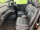 運転しやすい配置の操作系は、直感的に操作可能。快適なドライビングをサポートする、こだわりの空間です。