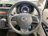 インテリアに合わせたデザインのステアリングは、運転される方のことも考え、運転しやすい形状、大きさです。是非一度、実際に触ってお確かめください。