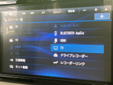 お好みの音楽を快適に楽しめるオーディオ画面。Bluetooth接続でスマートフォンとの連携も可能です。