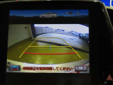 バックガイドモニターで、後方を確認しながら安心して駐車することができます。運転初心者も熟練者も必須の機能ですよ!