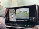 上から丸見えアラウンドビュー!車を真上から見下ろした様な映像を映し出すアラウンドビューモニター。これで車庫入れもラクラク。