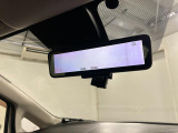 デジタルインナーミラー付き。リアカメラの映像を表示するため、死角が少なく、後部座席や荷物の影響を受けずらくなり運転をサポートしてくれます(^^♪