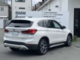 スタイリッシュなリアビュー。リアフォグランプを採用し、悪天候の走行時に後続のドライバーにし車両を示します。デザインだけではなく、安全面にも抜かりが無いBMWで駆け抜ける喜びを体感下さい。
