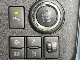 【スマートアシスト】走行中に前方の車両等を認識し、衝突しそうな時は警報とブレーキで衝突回避と被害軽減をアシスト。より安全にドライブをお楽しみいただけます。