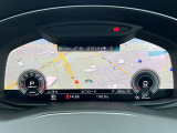 バーチャルコックピットでは、メーターやオーディオ操作、電話選択、地図の確認が可能。パネル内に高解像度の液晶ディスプレイを配置しております。