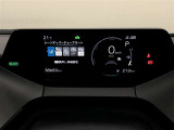 【トップマウントメーター】7インチディスプレイにミニマルなグラフィックメーターやLEDインジケーターを表示します。視線移動少なく表示が確認できる、運転に集中しやすい構成となっています。