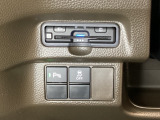 ハンドルの左下にETCがついています。高速道路の料金所の通過も楽々です。 カードの取り出しもしやすい場所についています。