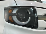 LEDヘッドライトは、点灯の瞬間から最大光量を発揮し、突然暗くなるトンネルなどでの安定感を高めます。