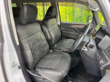 運転席シート廻りは使用感も少なく、良好な状態となっています。前オーナー様が丁寧に使っていたことがよくわかりますね。