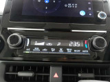 オートエアコンです。車内を設定温度に保ち、快適空間をキープします。