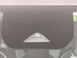 【エマージェンシーブレーキ】走行中に前方の車両等を認識し、衝突しそうな時は警報とブレーキで衝突回避と被害軽減をアシスト。より安全にドライブをお楽しみいただけます。