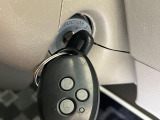 【キーレス】少し離れた場所からでもボタン一つでドアの開錠・施錠ができるのでとっても便利!ドアの鍵穴周りに傷をつけることもありません♪