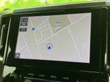 見やすい地図画面で、目的地へのナビゲーションをサポート。スムーズな道案内で、初めての場所でも安心して運転できます。