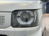 LEDヘッドライトは、点灯の瞬間から最大光量を発揮し、突然暗くなるトンネルなどでの安定感を高めます。