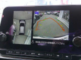 【アラウンドビューモニター】空から見下ろした映像がナビ画面にて確認可能です。駐車もラクラクですよ♪