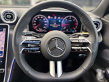 操作系が手元に集約されたステアリング。運転中の使いやすさにも配慮。
