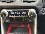 ●デュアルオートエアコン●!運転席と助手席で、それぞれお好みに合わせて温度設定が行えます♪